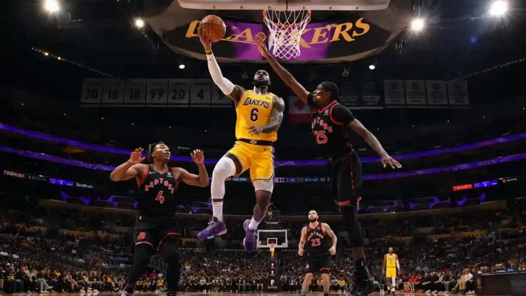 Atlanta Hawks vs Los Angeles Lakers game action showing NBA player stats matchup, Lakers 141-116 win